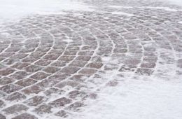 Уход за тротуарной плиткой в зимний период
